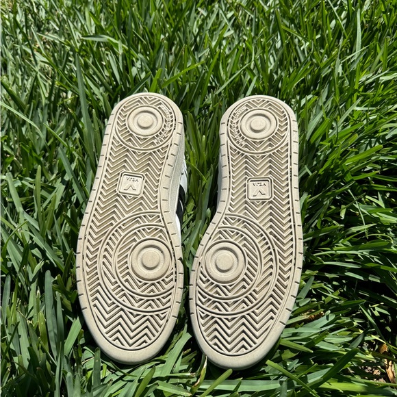 VEJA V-10 Sneakers as seen on Meghan Markle fits women 11.5  men size 10 unisex - Picture 16 of 16